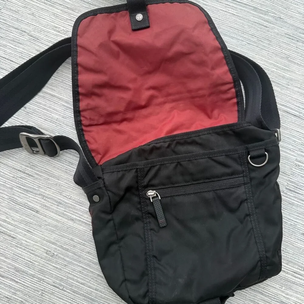 T-Tech by Tumi Black Nylon Small Crossbody Travel Messenger Bag 57501D